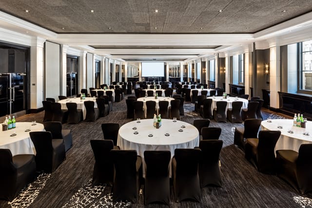Halle Suite - image