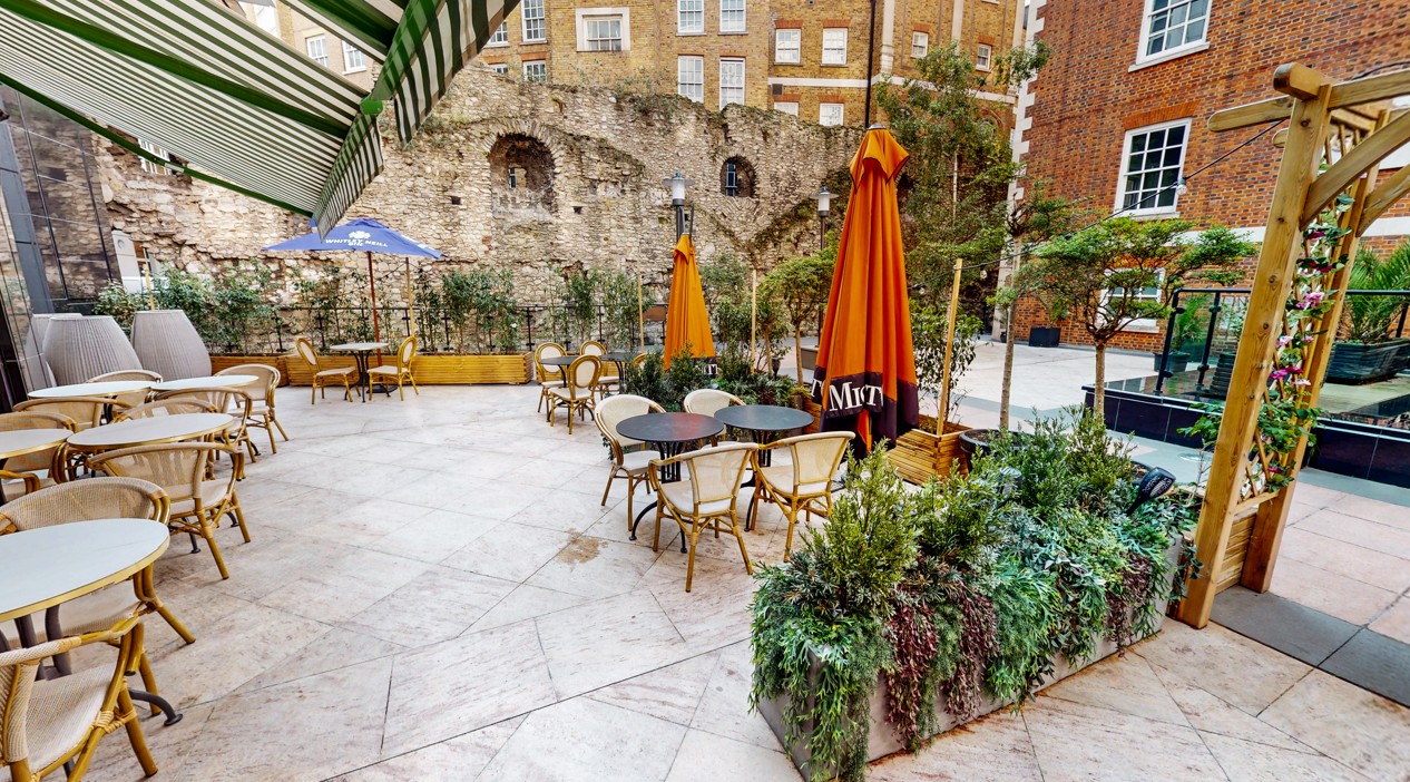 London City hotel courtyard wedding reception venue