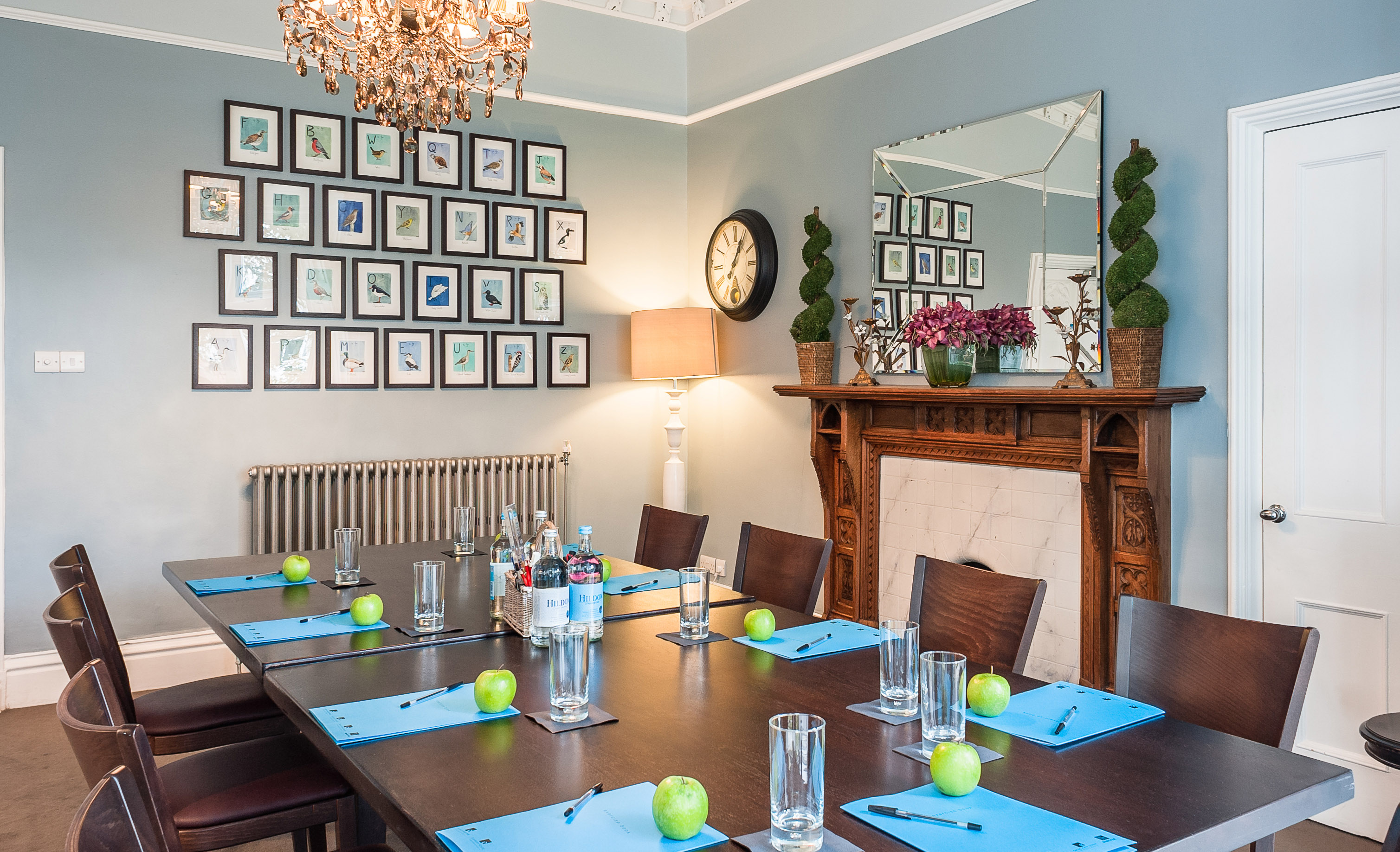 Blue Lounge meeting room with chandelier, perfect for corporate meetings and workshops.