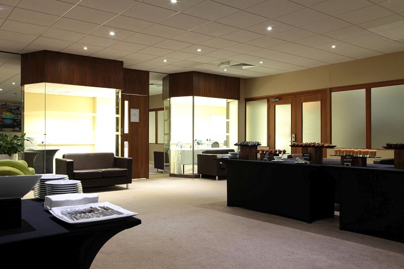 Renaissance Suite Boardroom 2 at Heathrow Hotel, sleek design for professional meetings.