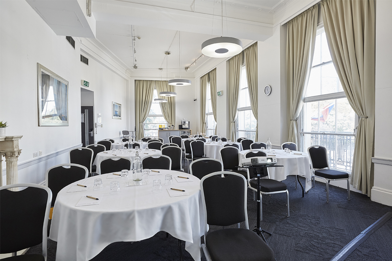 Elegant meeting room with round tables, ideal for corporate events and workshops.
