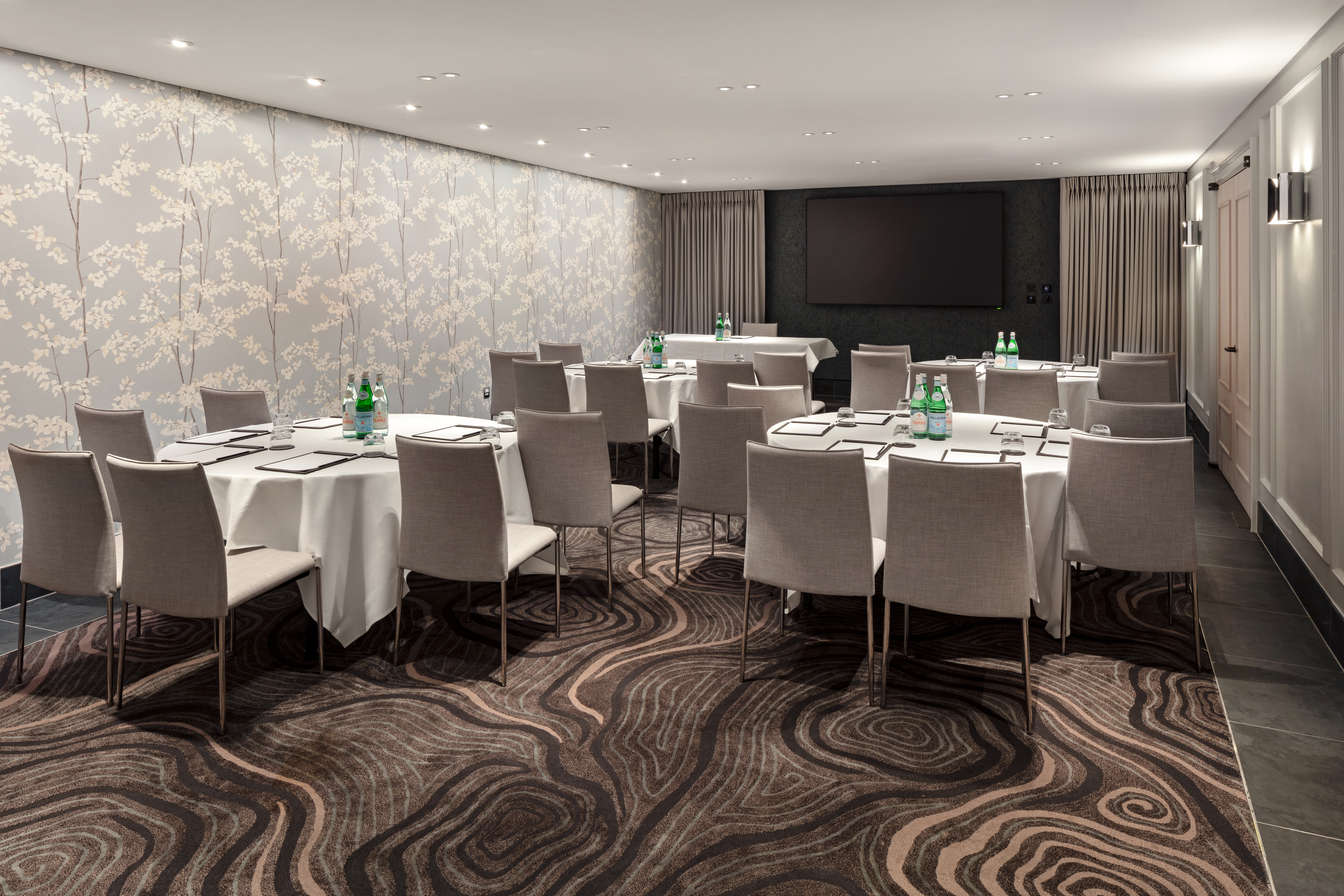 Executive boardroom at Radisson Blu London, featuring integrated AV for business meetings.