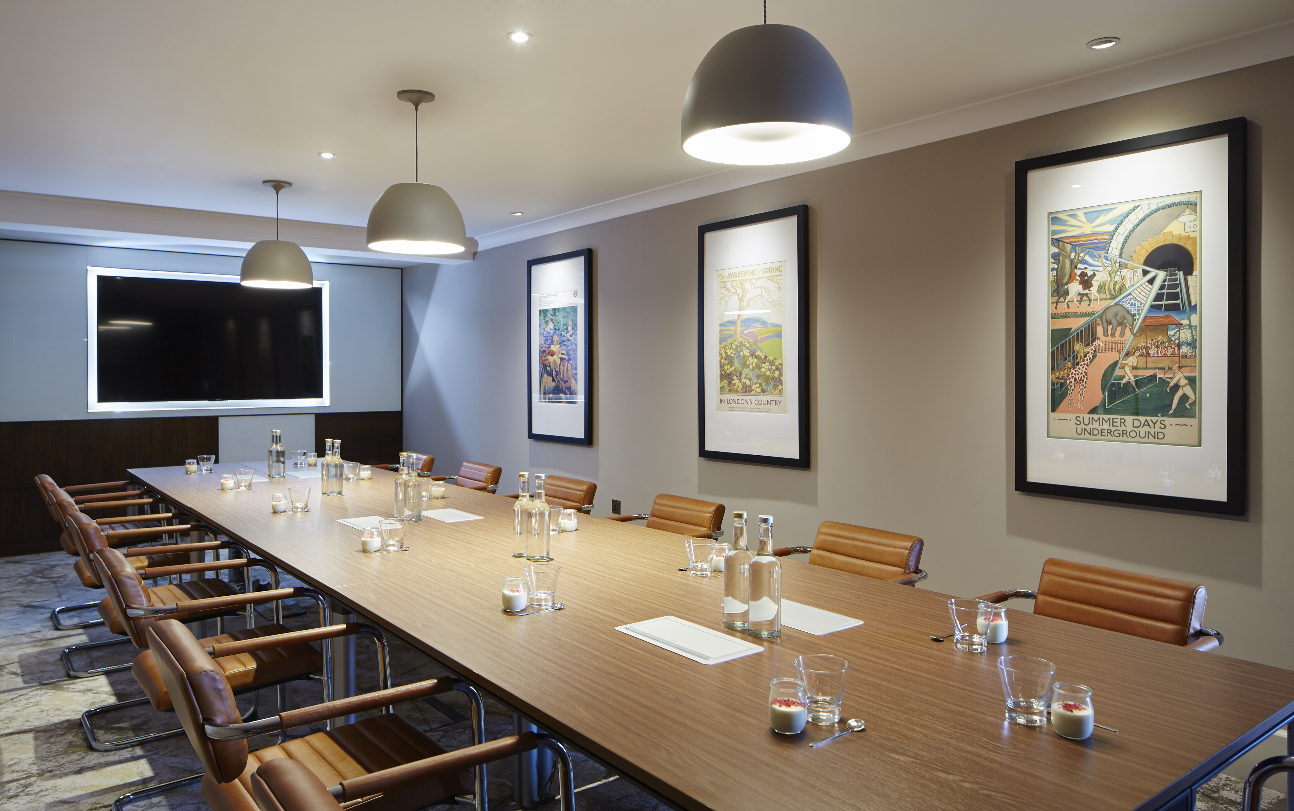 Highgate 2 meeting room at London Marriott, elegant design for corporate events.