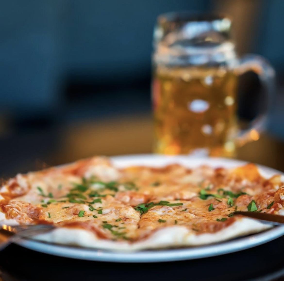 Delicious pizza and frosty beer in Rubell's Karaoke Room, HUCKSTER London for events.