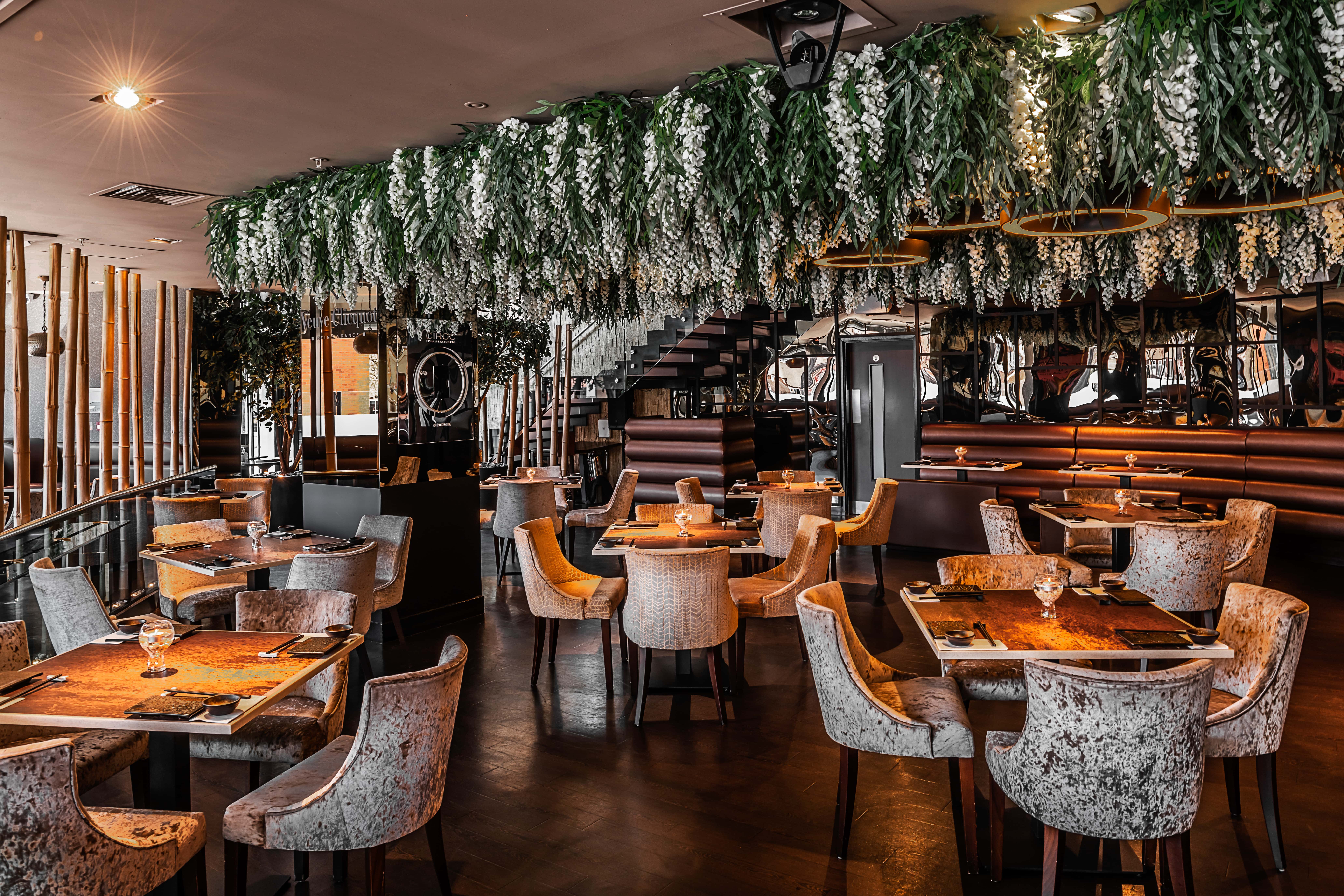 Stylish restaurant lounge with elegant decor, perfect for events and gatherings.