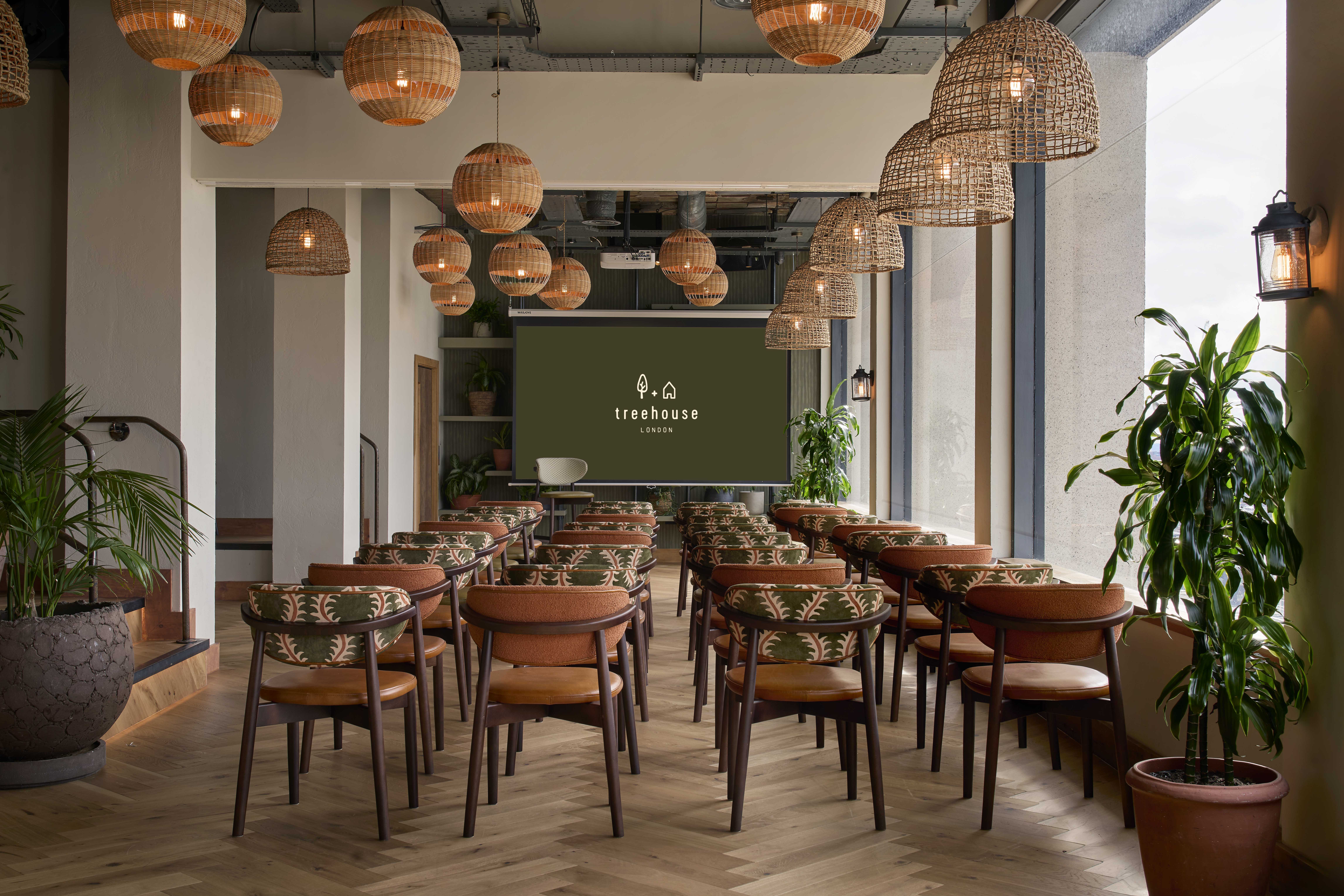 Madera Private Room: Theater-style corporate presentation space with biophilic design.