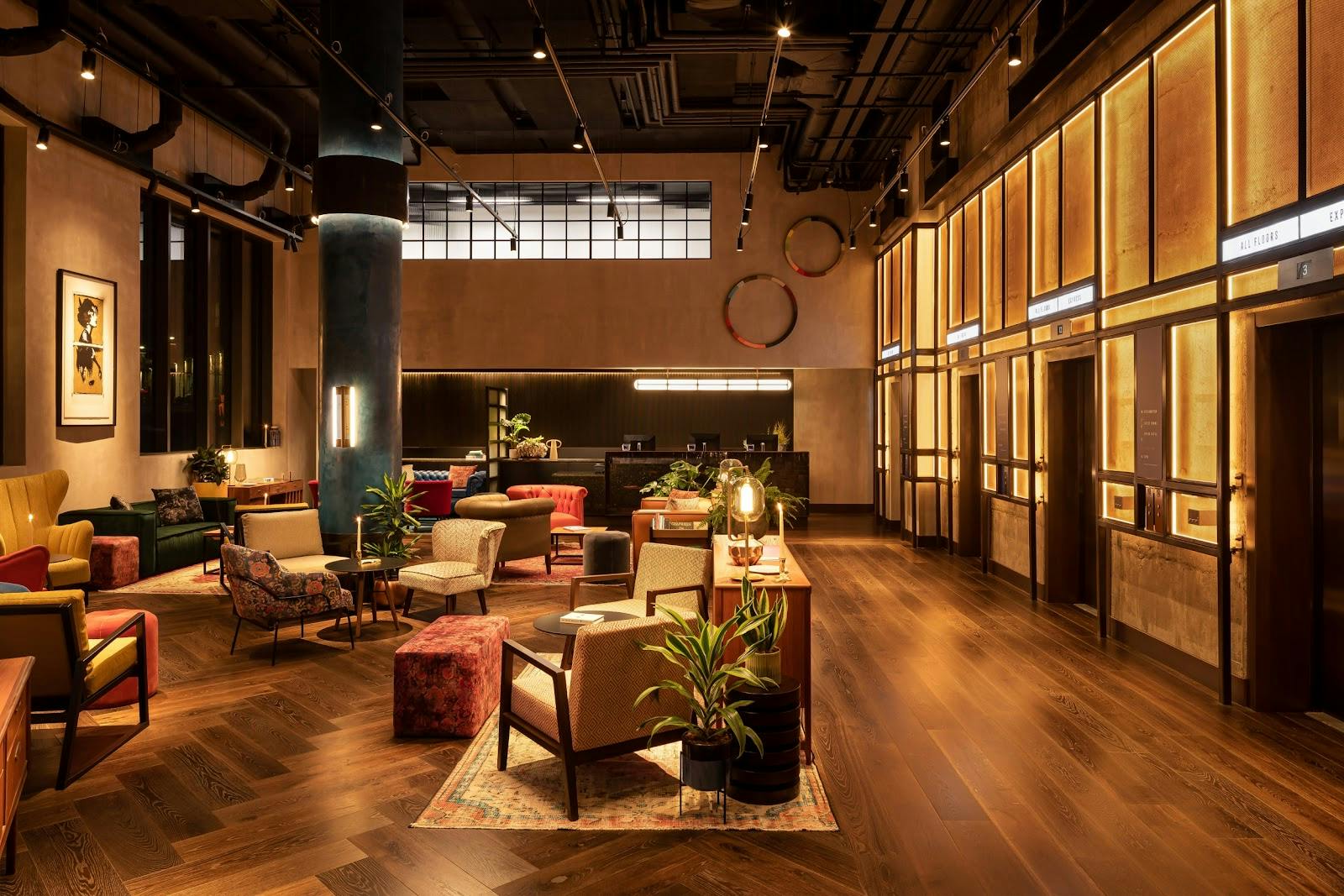 Stylish Coupe Bar lobby with warm lighting, ideal for networking and meetings. - Banner
