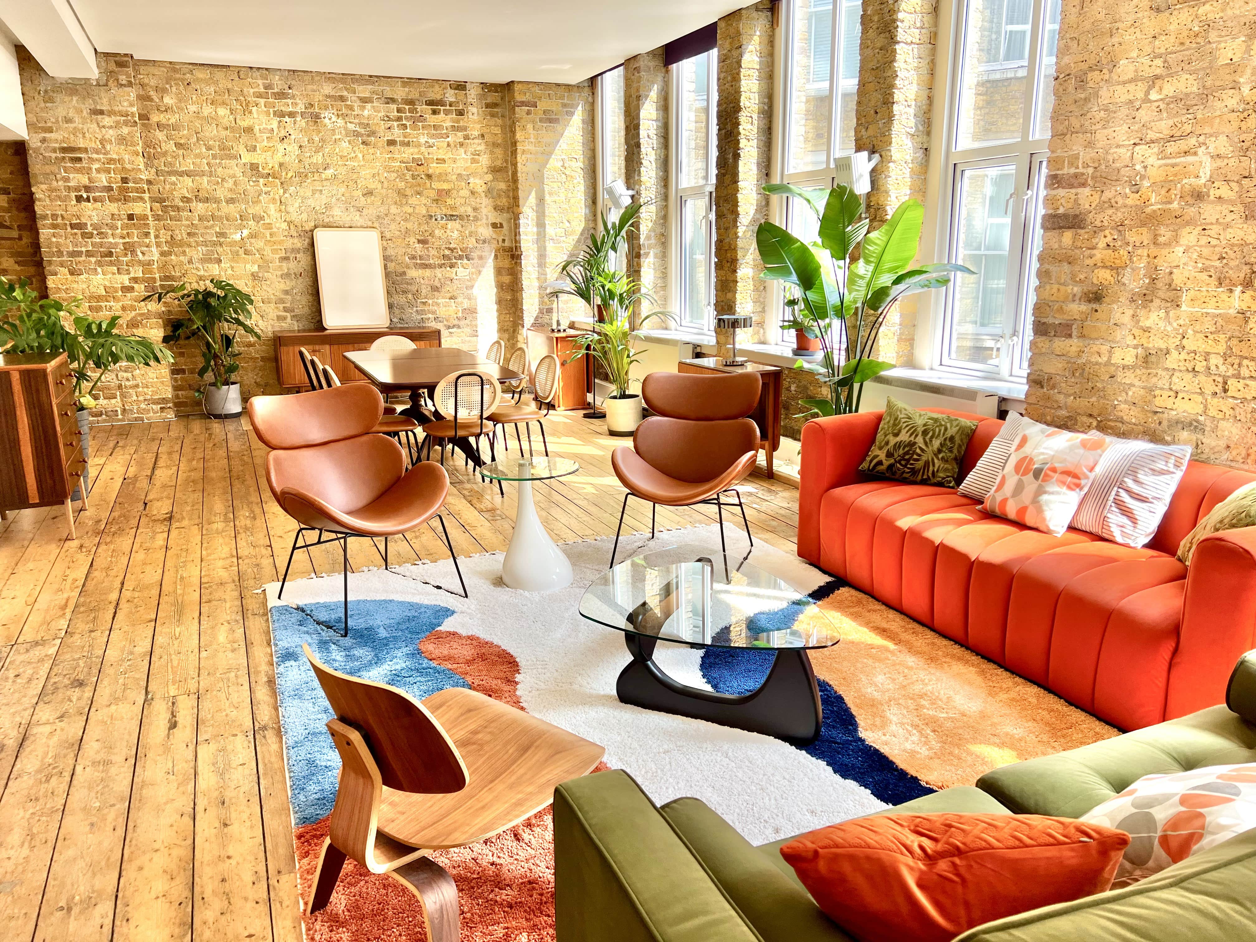 Stylish Breakout space in The Artist's Loft, ideal for meetings and brainstorming sessions.