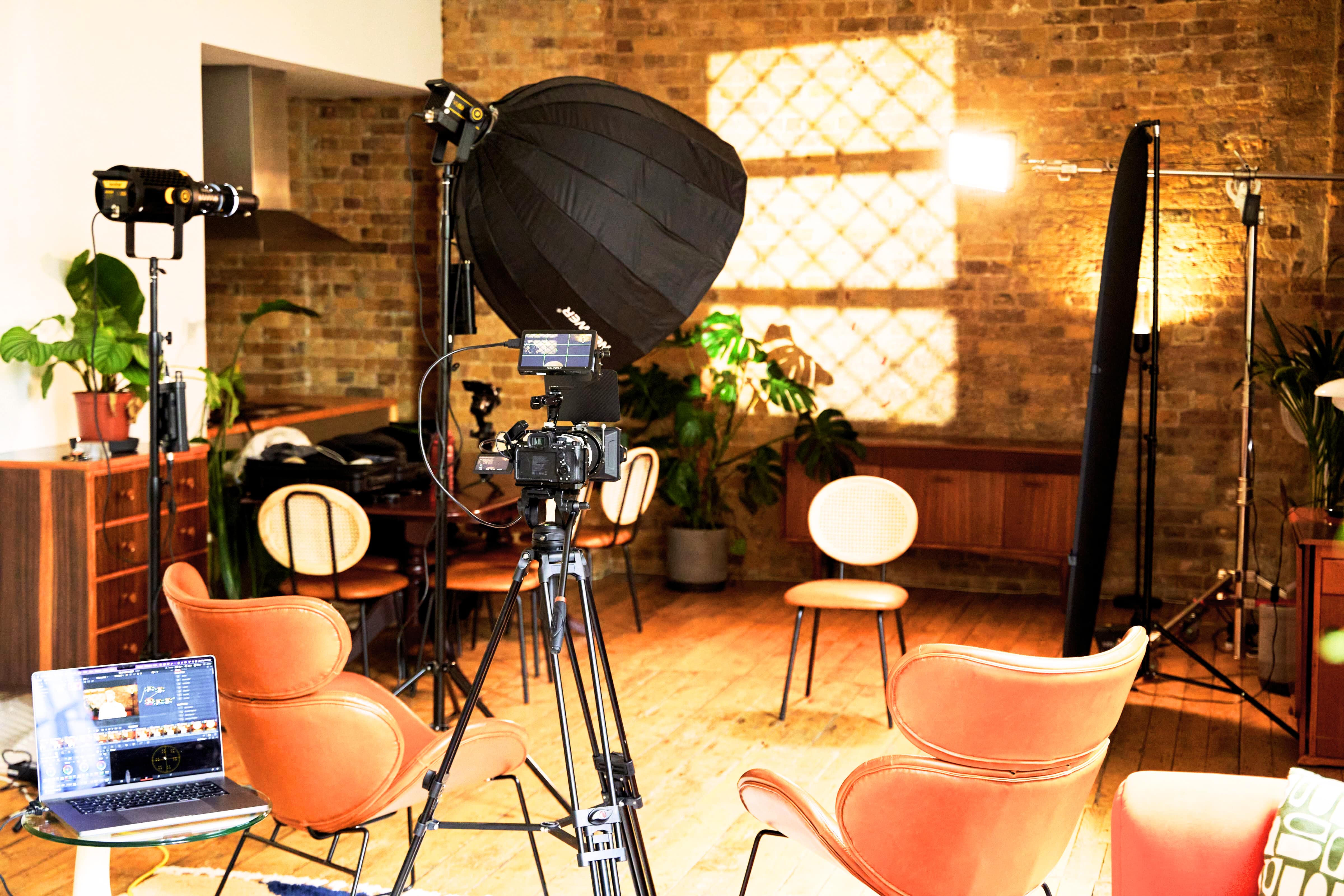 Stylish event space in Shoreditch, perfect for meetings and video shoots. - Banner