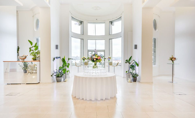 Liver Suite foyer for upscale reception and corporate event with minimalist floral decor.
