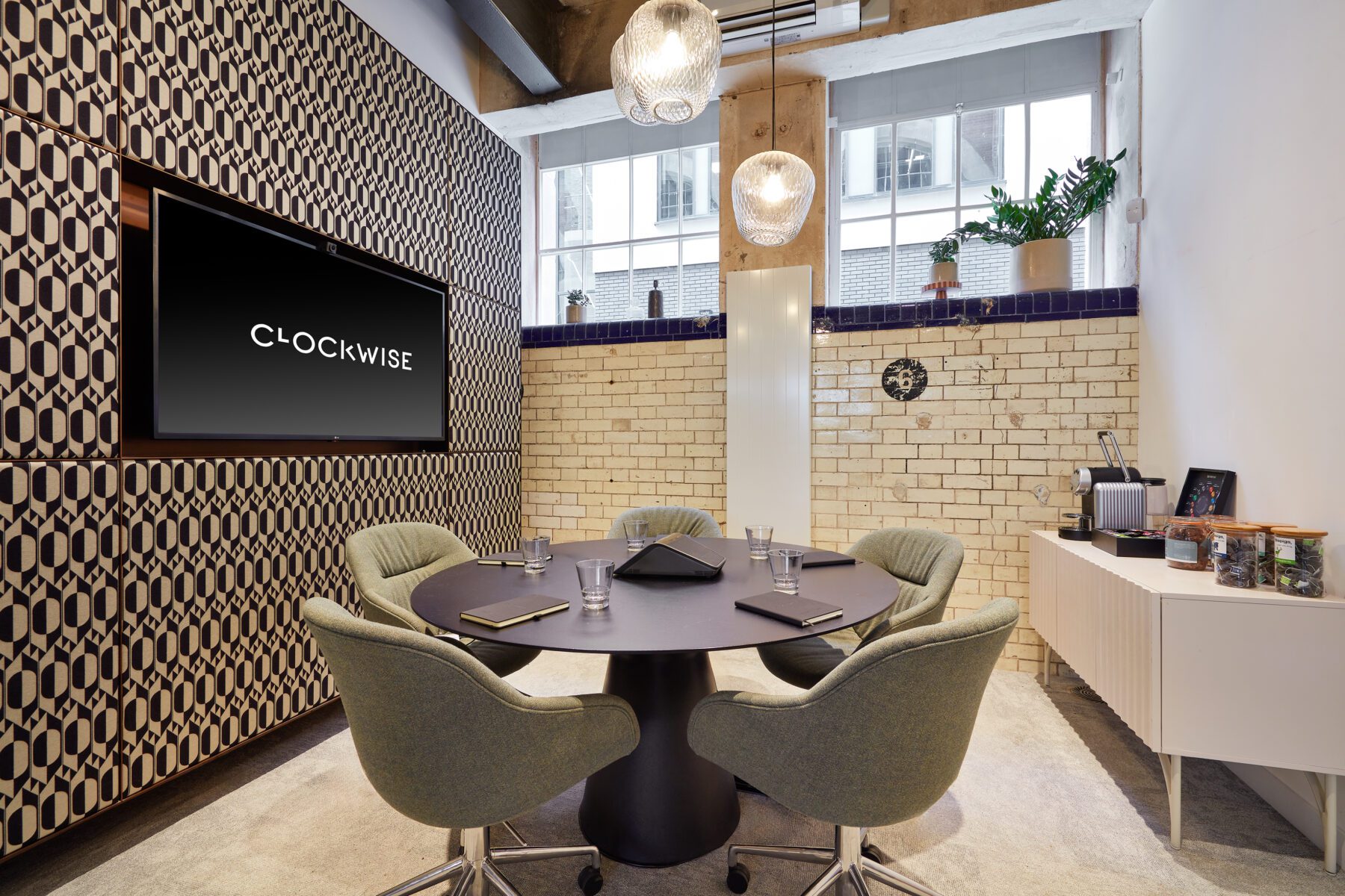 Clockwise Bristol 6-person huddle room with ergonomic seating for small group meetings.