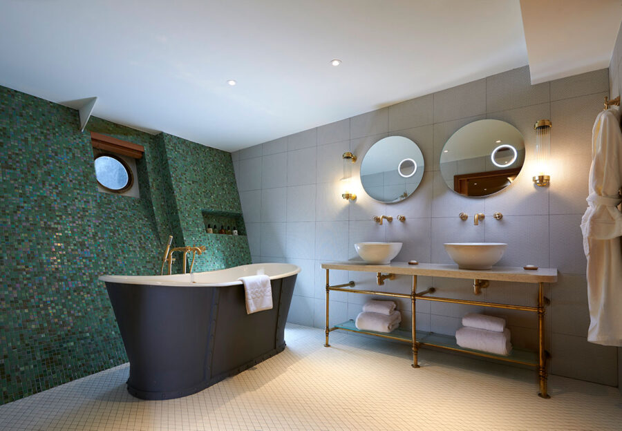 Luxury hotel suite bathroom, Fingal Hotel, VIP executive travel and incentive accommodation.