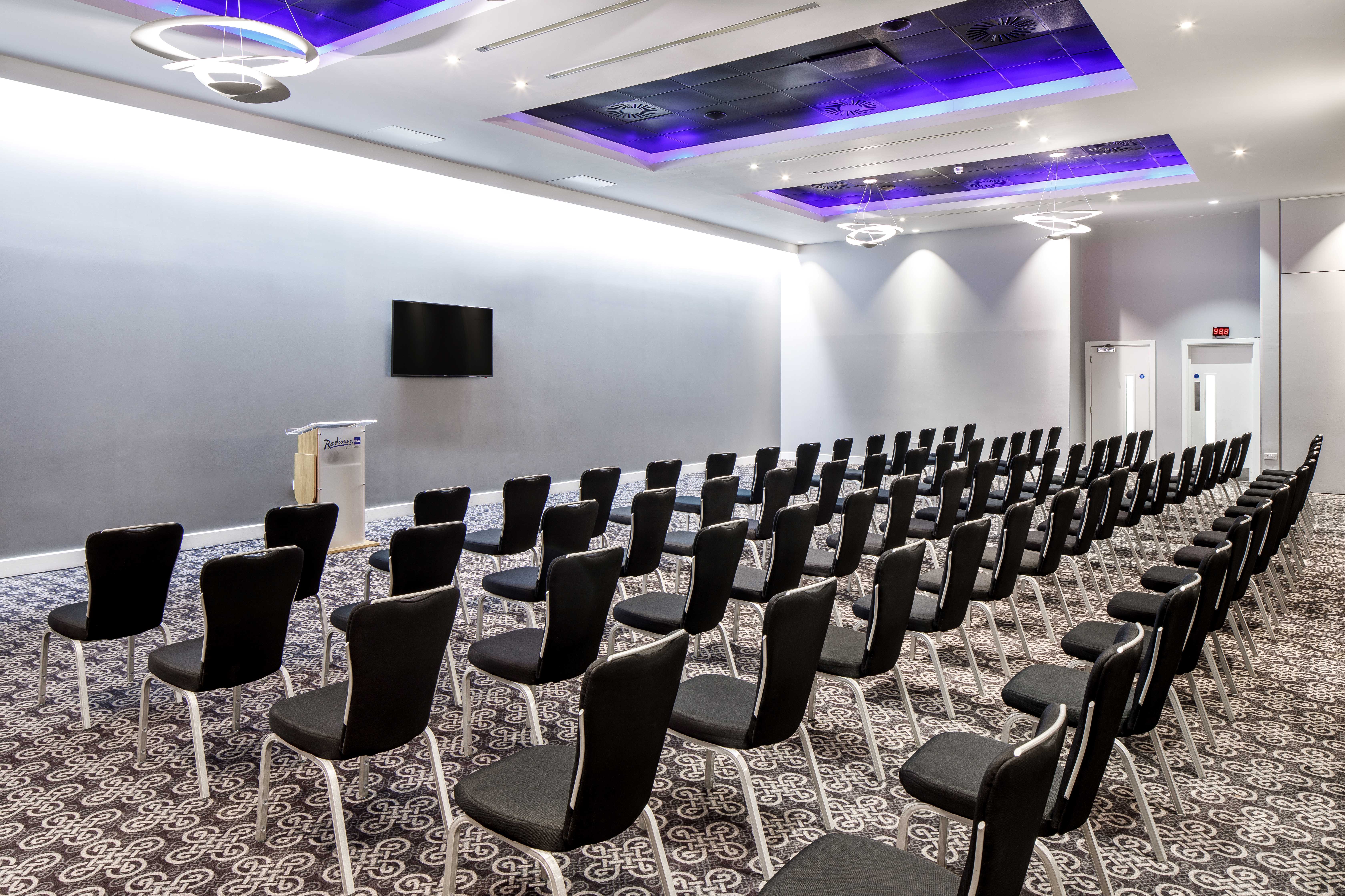 Azzurro 2 Suite meeting room in Radisson Blu Cardiff, ideal for corporate events and conferences.