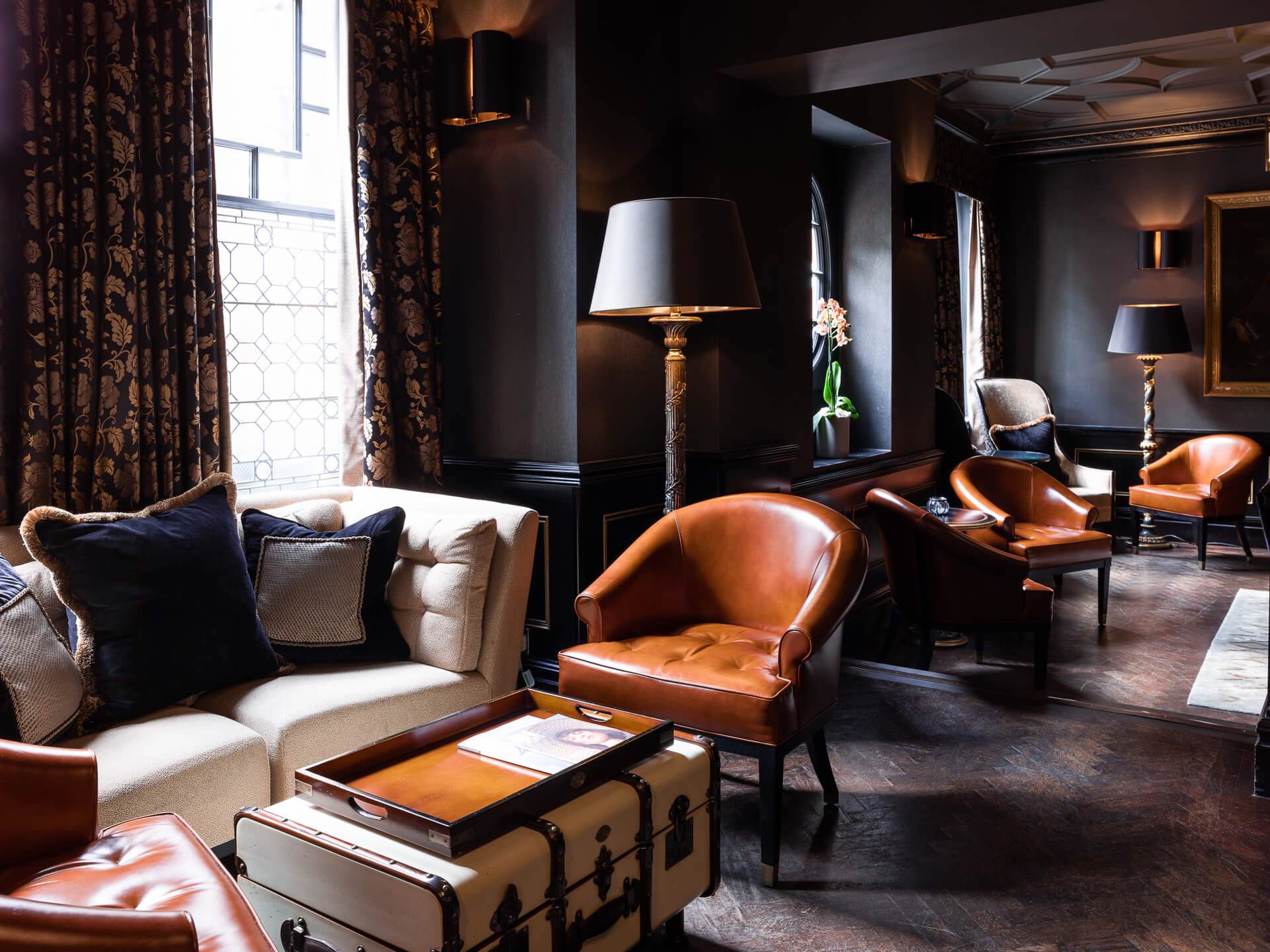 The Chelsea Bar: Sophisticated lounge for intimate executive meetings and private VIP events.