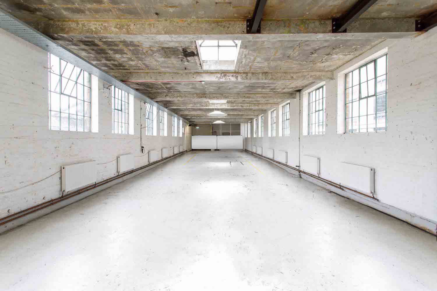 Spacious industrial penthouse venue with high ceilings, ideal for workshops and exhibitions.