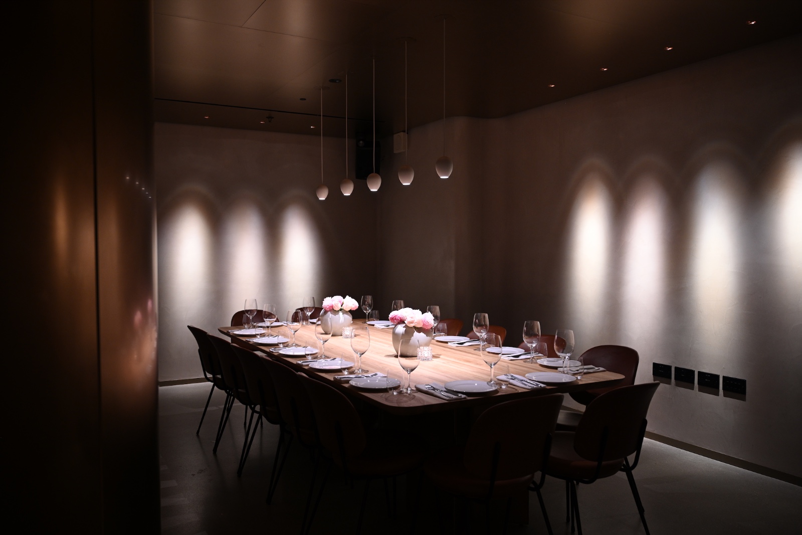 MR PORTER London private dining room: moody, sophisticated space for corporate events and dinners.