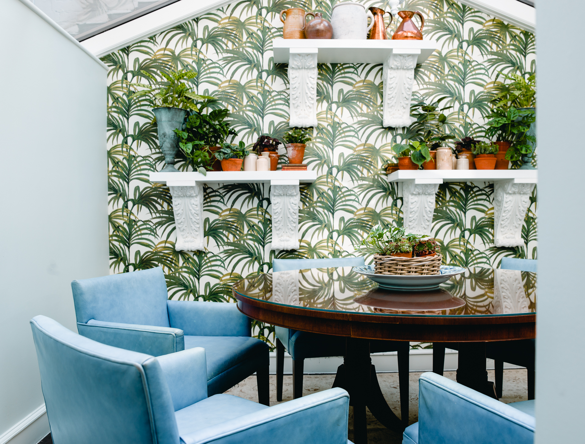 The Conservatory at 11 Cadogan Gardens: Blue mid-century seating for small strategy meetings.