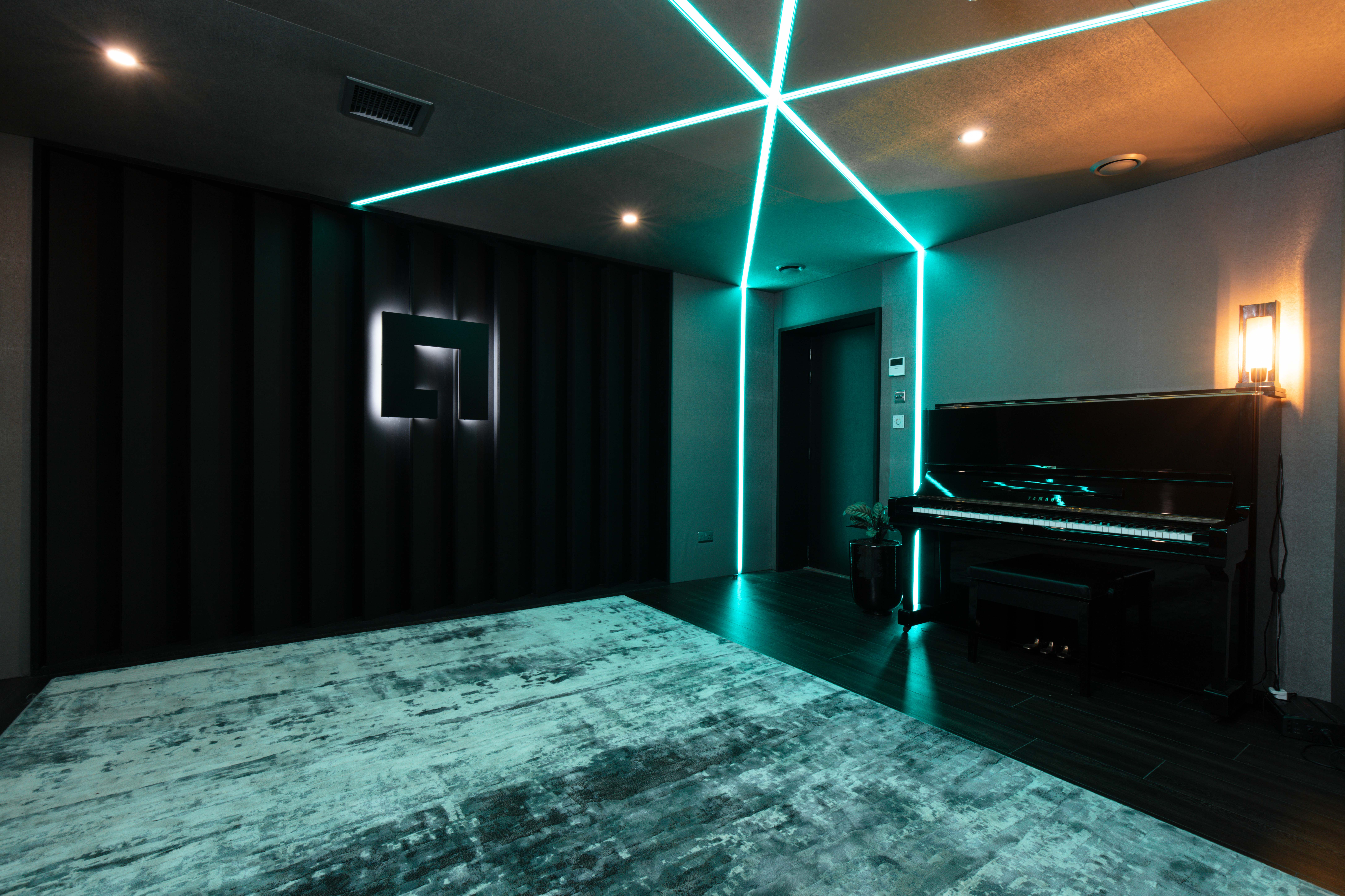 Qube Acton VIP breakout space with linear lighting for networking and executive briefings.