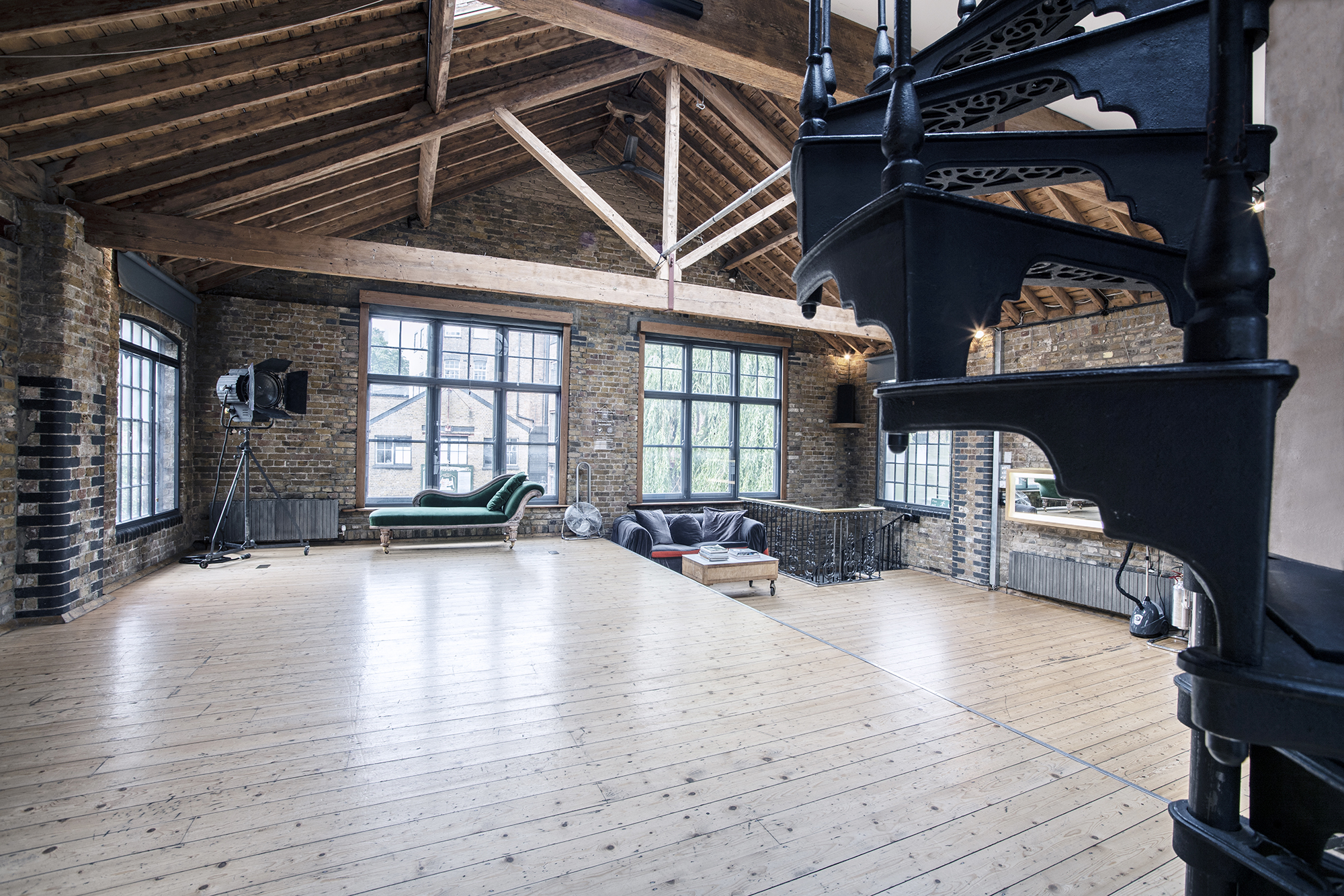 Spacious rustic studio with exposed brick, perfect for events and workshops.